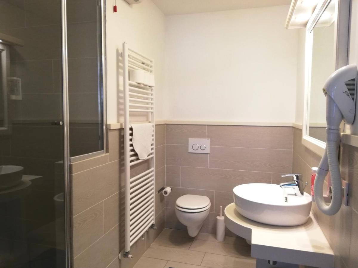 Colle Ameno Room And Breakfast Rovereto  Exterior photo